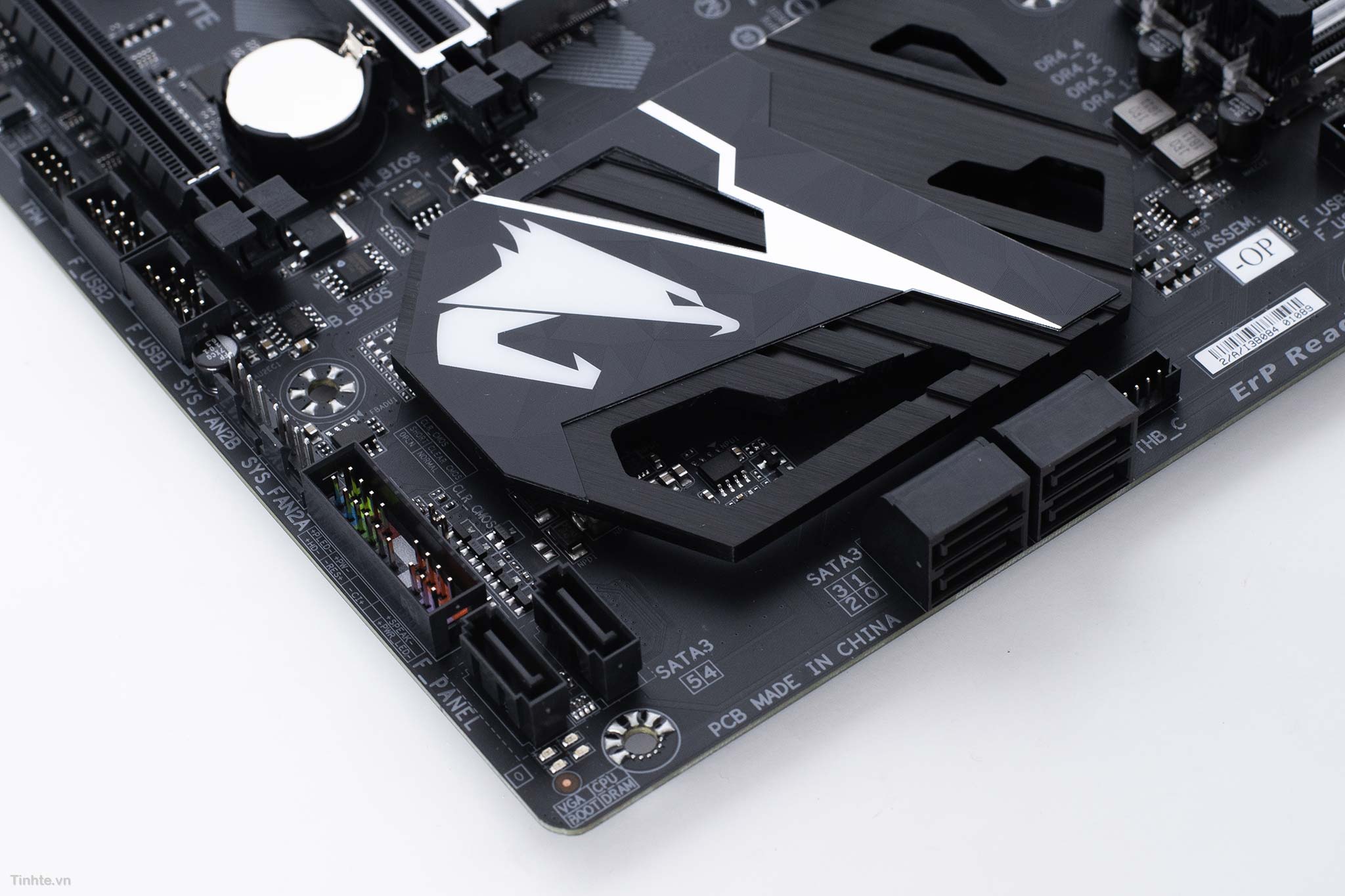 tinhte_tren_tay_mainboard_gigabyte_optane_5.jpg