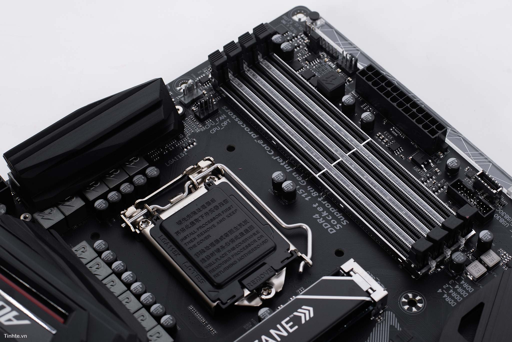 tinhte_tren_tay_mainboard_gigabyte_optane_9.jpg