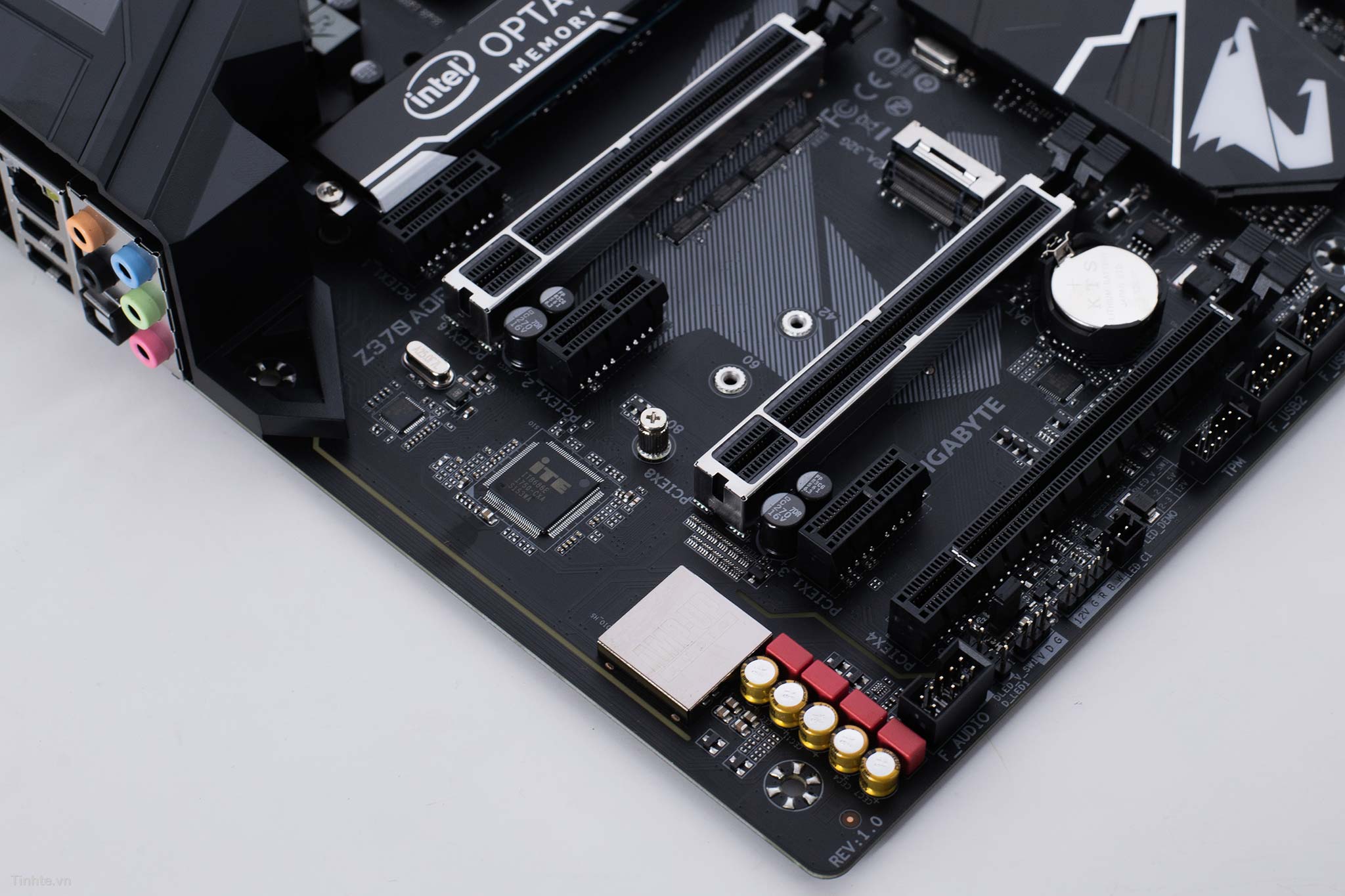 tinhte_tren_tay_mainboard_gigabyte_optane_10.jpg