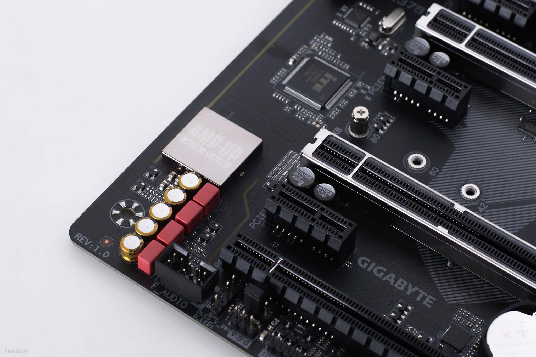 tinhte_tren_tay_mainboard_gigabyte_optane_11.jpg