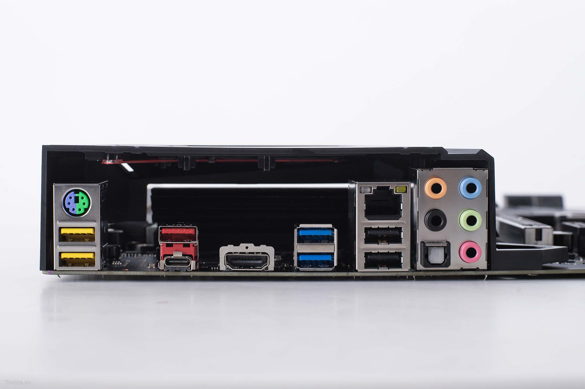 tinhte_tren_tay_mainboard_gigabyte_optane_15.jpg