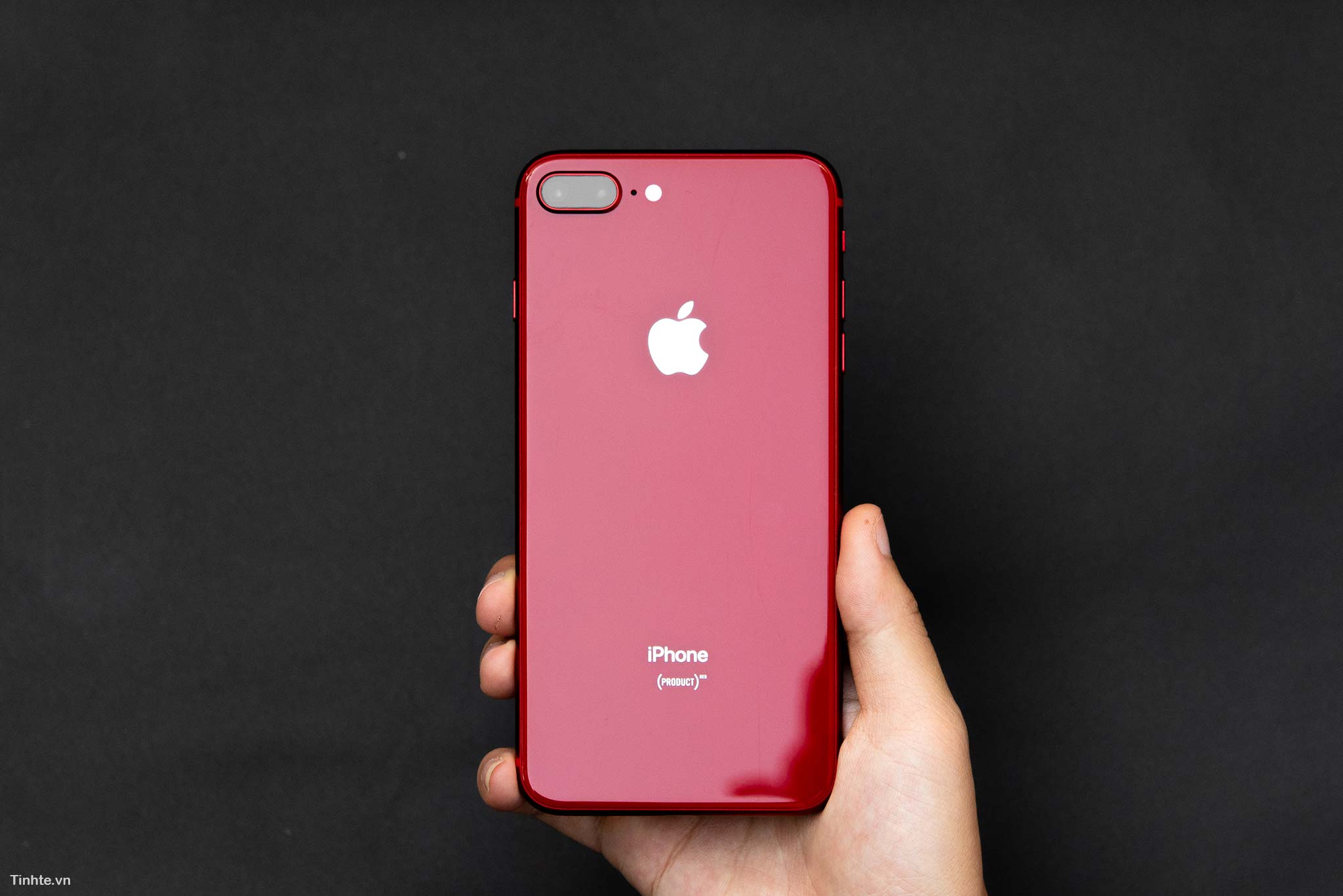 4287392_tinhte_tren_tay_apple_iphone_8_product_red_6.jpg