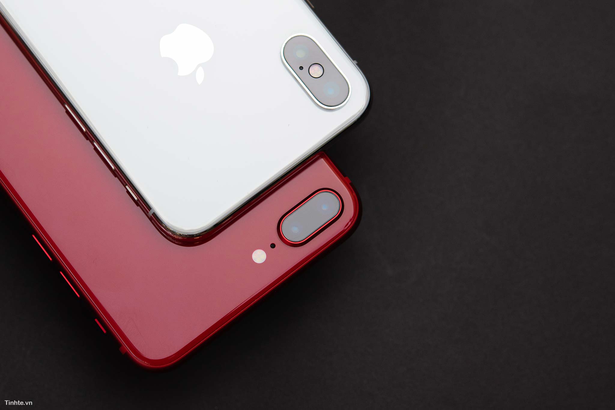 4287411_tinhte_tren_tay_apple_iphone_8_product_red_25.jpg