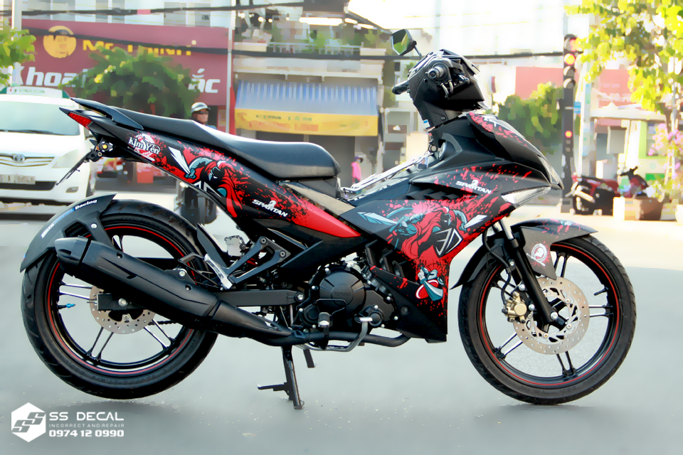 tem-trum-xe-may-dep-nhat-thang-4-ssdecal-thiet-ke-tem-trum-tem-che-exciter150-do-den-1.png