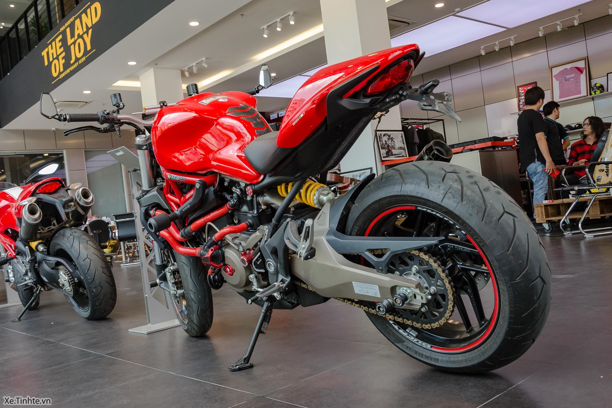 Ducati_Monster_821_2016_Xe_Tinhte  (3).jpg