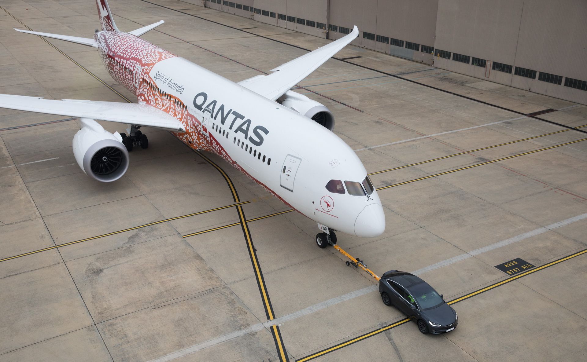 qantas-boeing-787-9-tesla-model-x-5.jpg