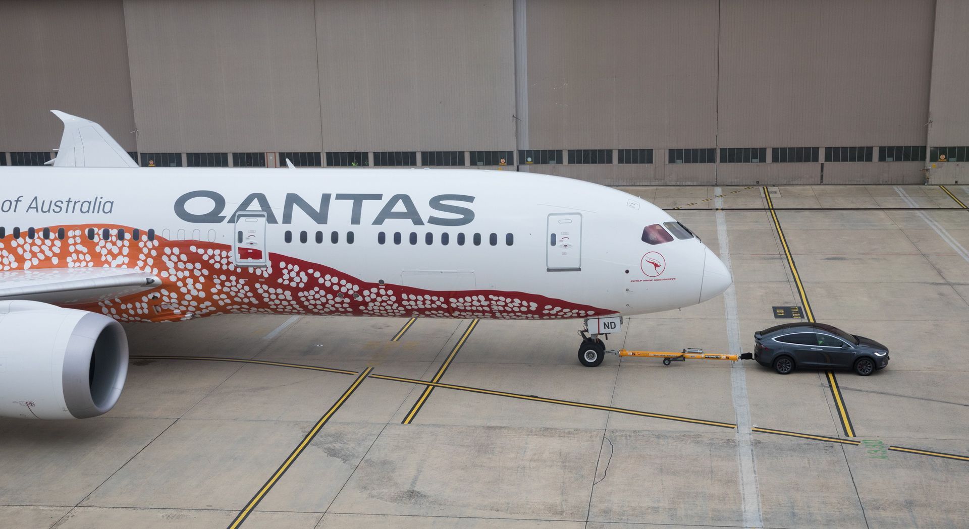 qantas-boeing-787-9-tesla-model-x-6.jpg