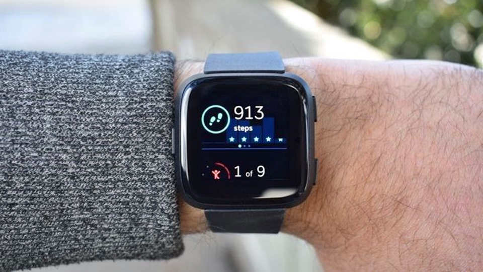versa vs iwatch 3