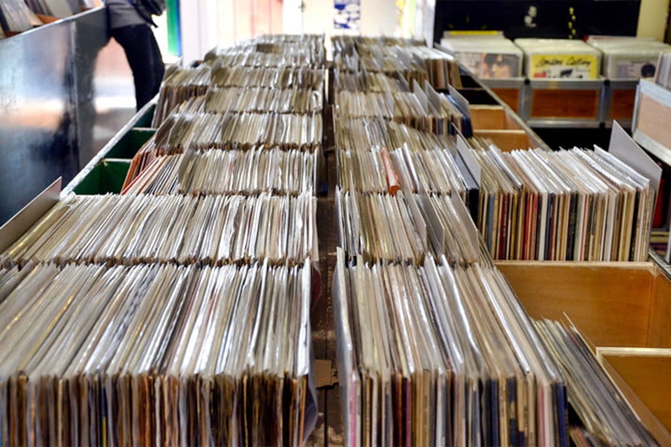 Xây dựng và lưu trữ 1 thư viện vinyl cực "chất"