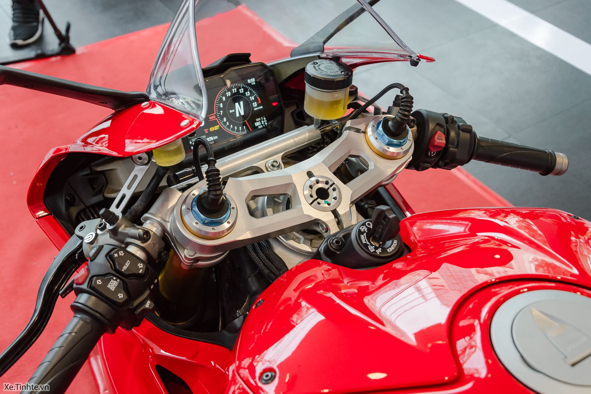 Ducati_Panigale_V4_S_2018_Xe_Tinhte-026.jpg