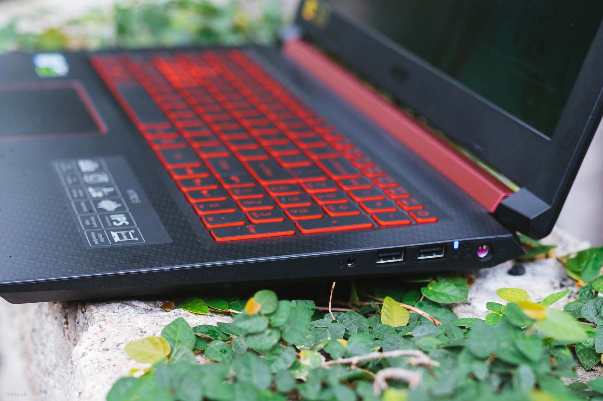 Acer_Nitro_5_carbon-3.jpg