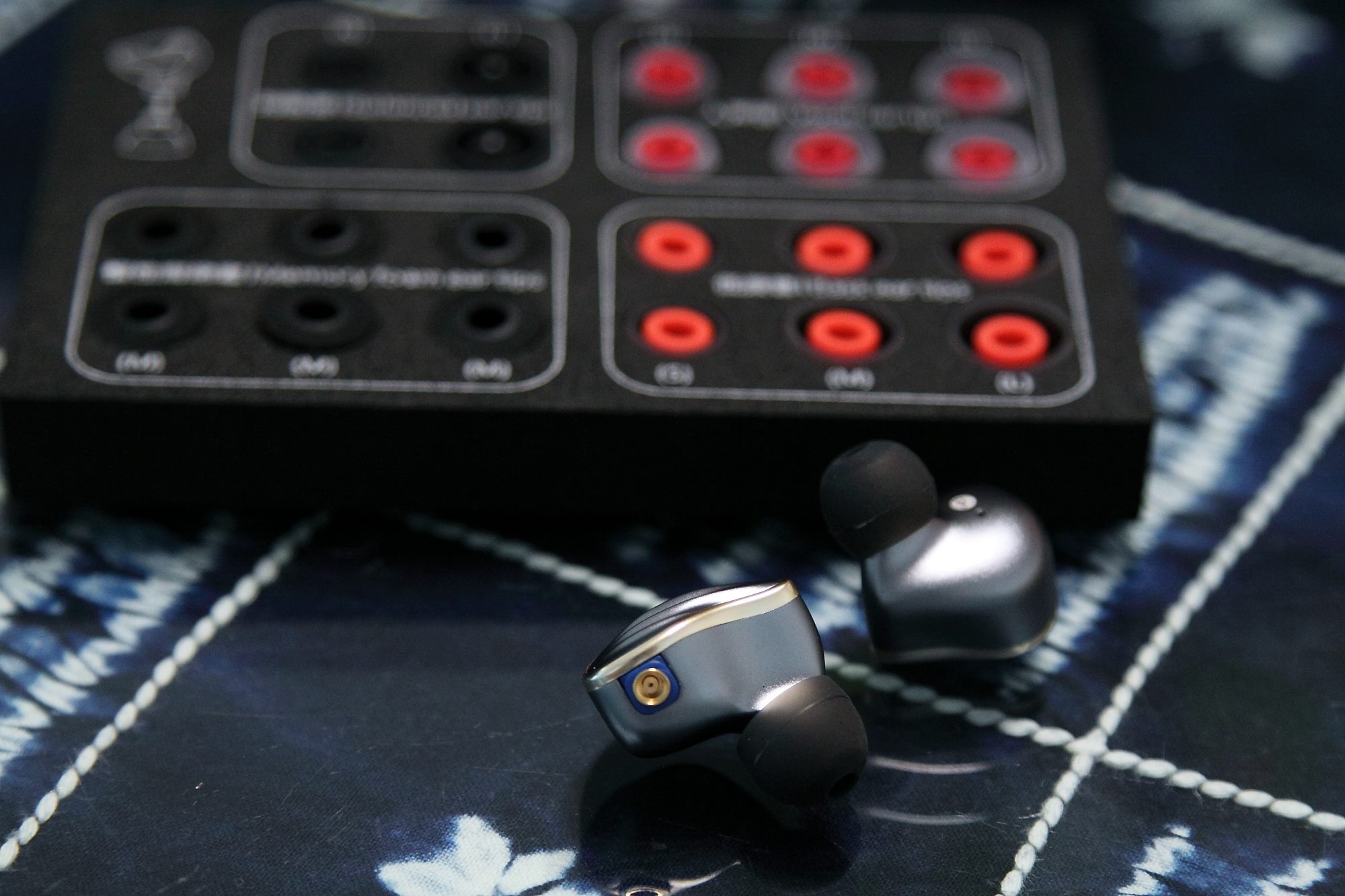 monospace-fiio-fh5-6.jpg