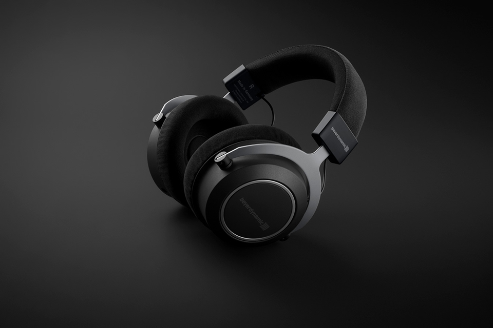 Monospace_Beyerdynamic_Amiron_Wireless_p2.jpg