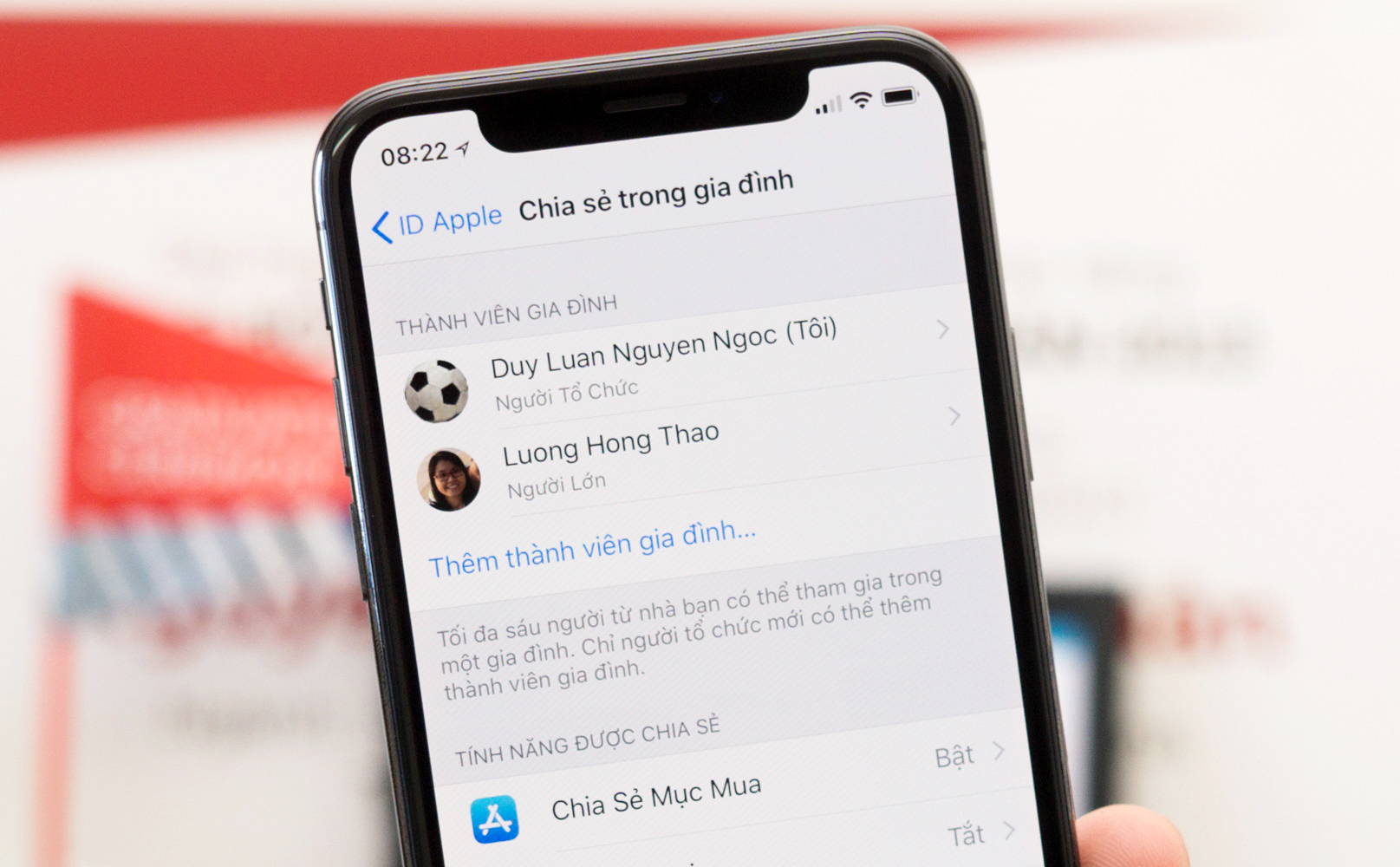 iCloud Family Sharing là giải pháp hoàn hảo cho những gia đình muốn chia sẻ và quản lý dữ liệu của mình. Bạn có thể chia sẻ tài khoản iTunes, Apple Music, mua và tải ứng dụng cho các thiết bị của gia đình. Tất cả dữ liệu sẽ được lưu trữ trên iCloud để bạn có thể truy cập mọi lúc mọi nơi. Hãy xem hình ảnh để thấy cách sử dụng iCloud Family Sharing nhé!