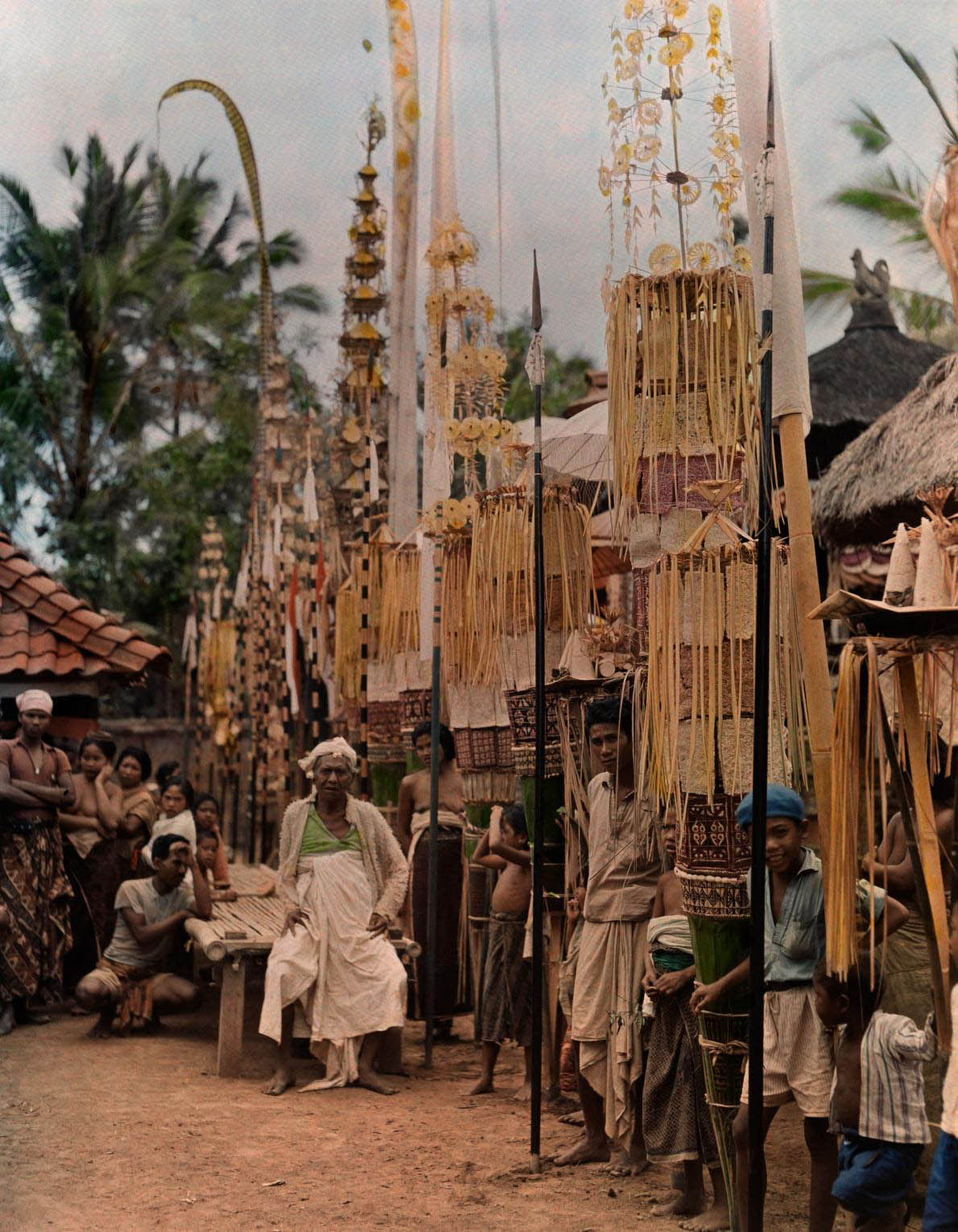 17-bali-locals-temple.adapt.1190.1.jpg