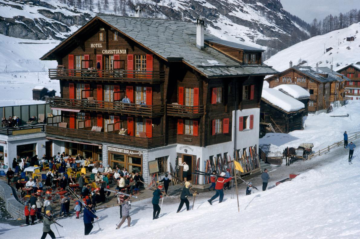 30-lodge-zermatt-switzerland-skiing.adapt.1190.1.jpg