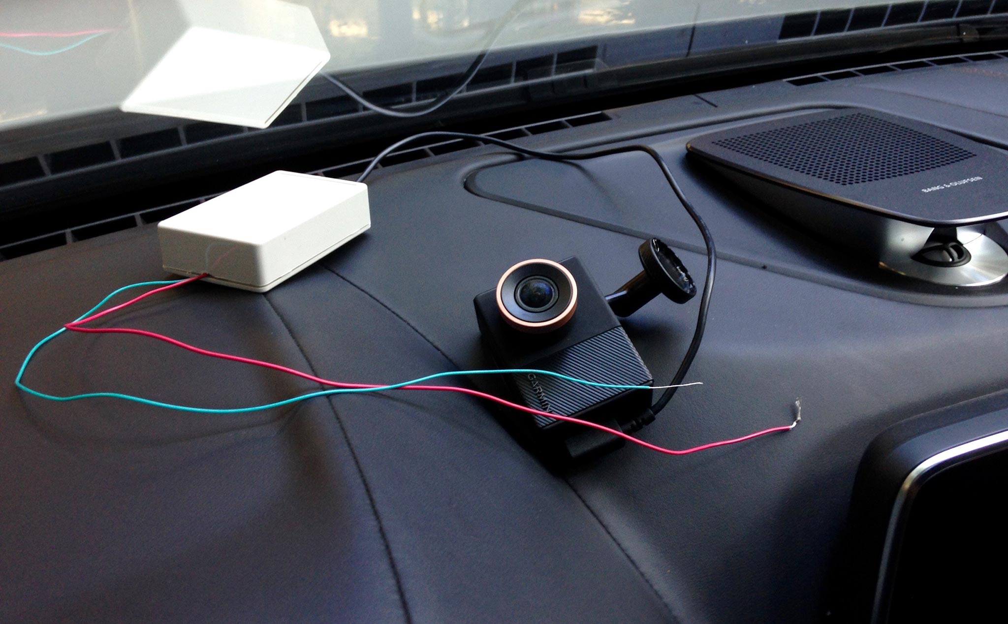 DIY] Tự làm gọn dây nguồn cho camera hành trình