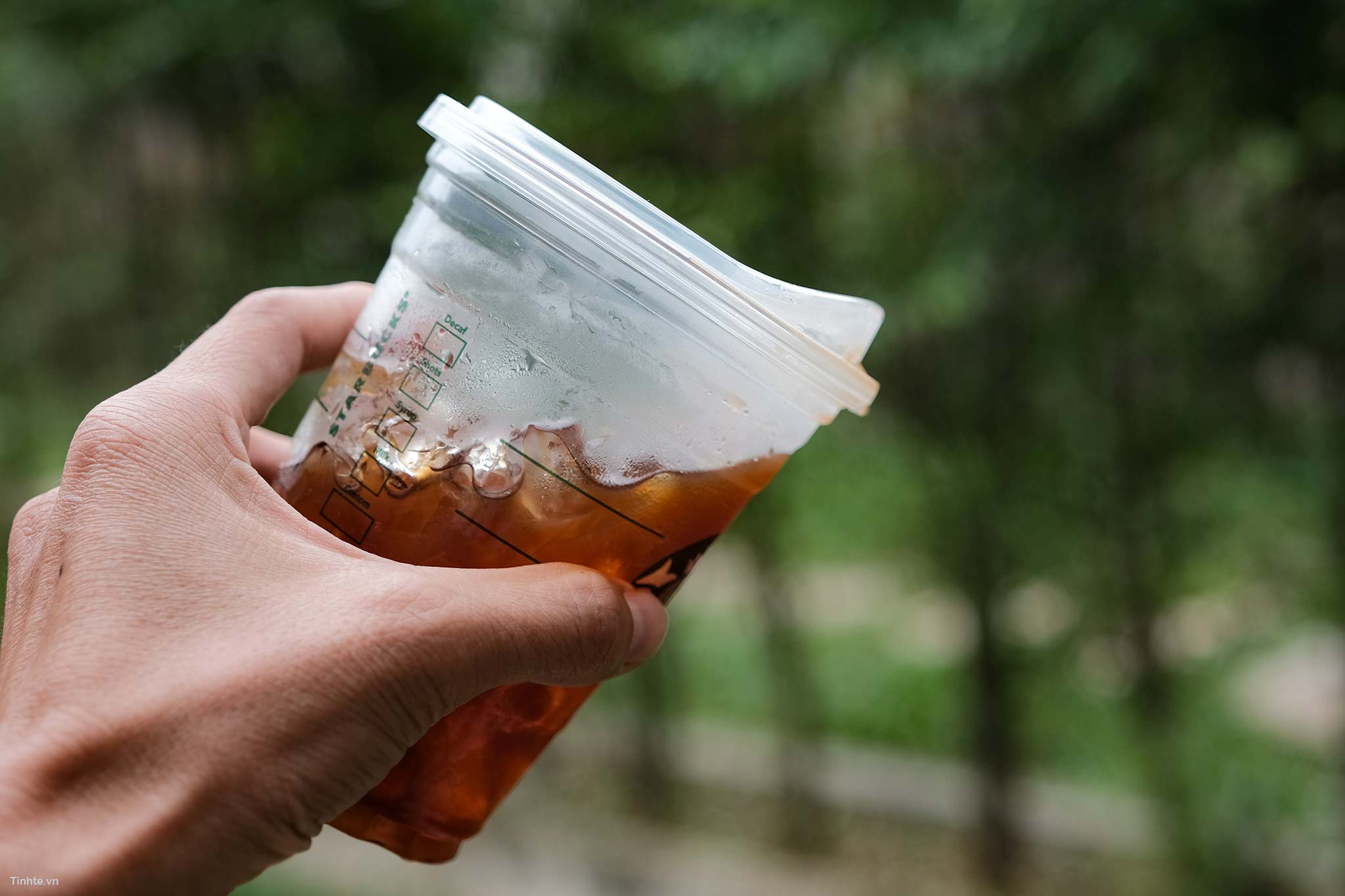 Ly_Starbucks_moi3.jpg
