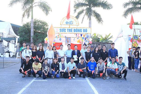 buổi-cắm-trại-toan-trường-của-sinh-viên-thương-mại-điện-tử edx.jpg