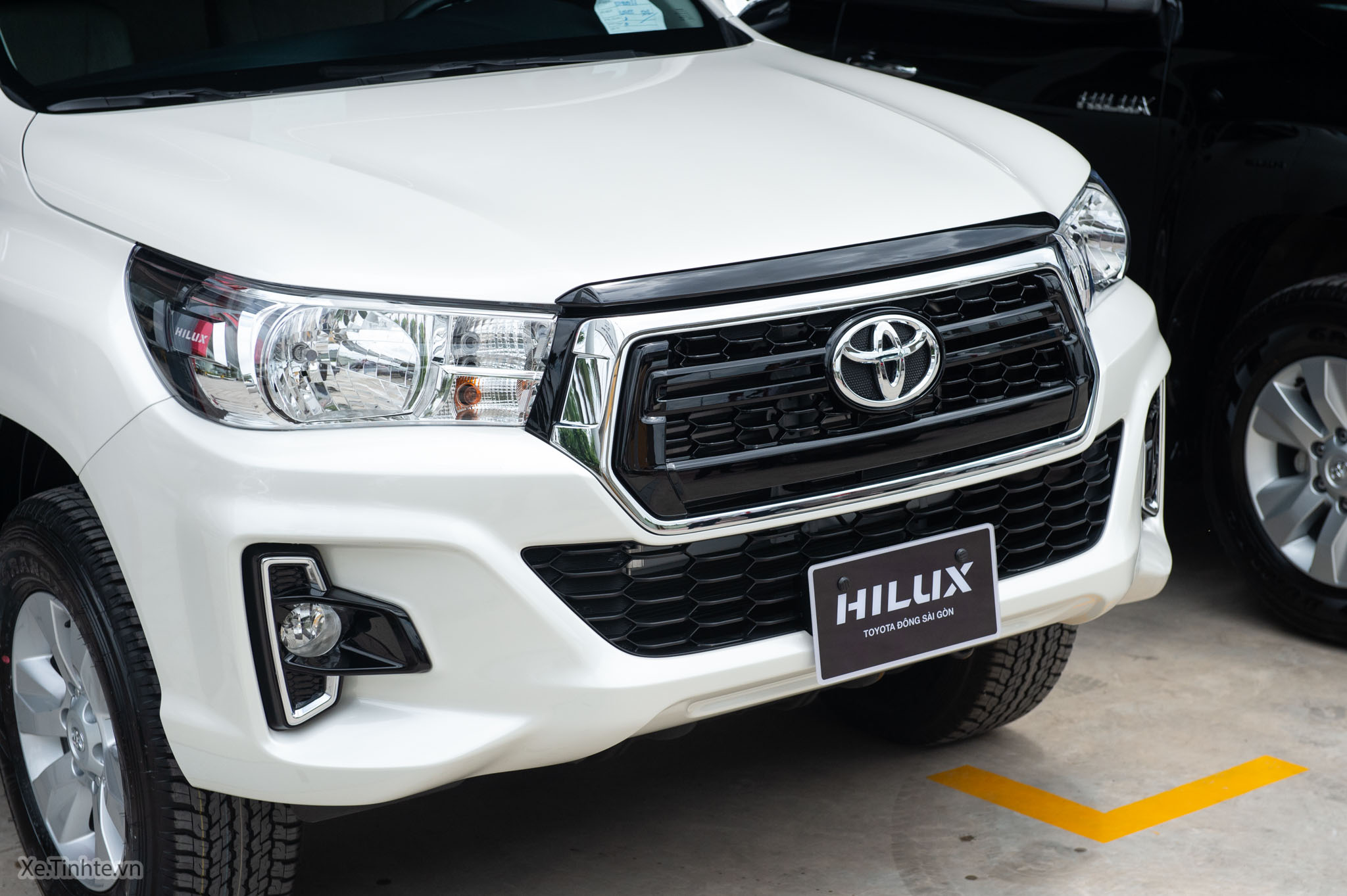 Chi tiết Toyota Hilux 2018 bản 2.4 E có 7 túi khí, VSC