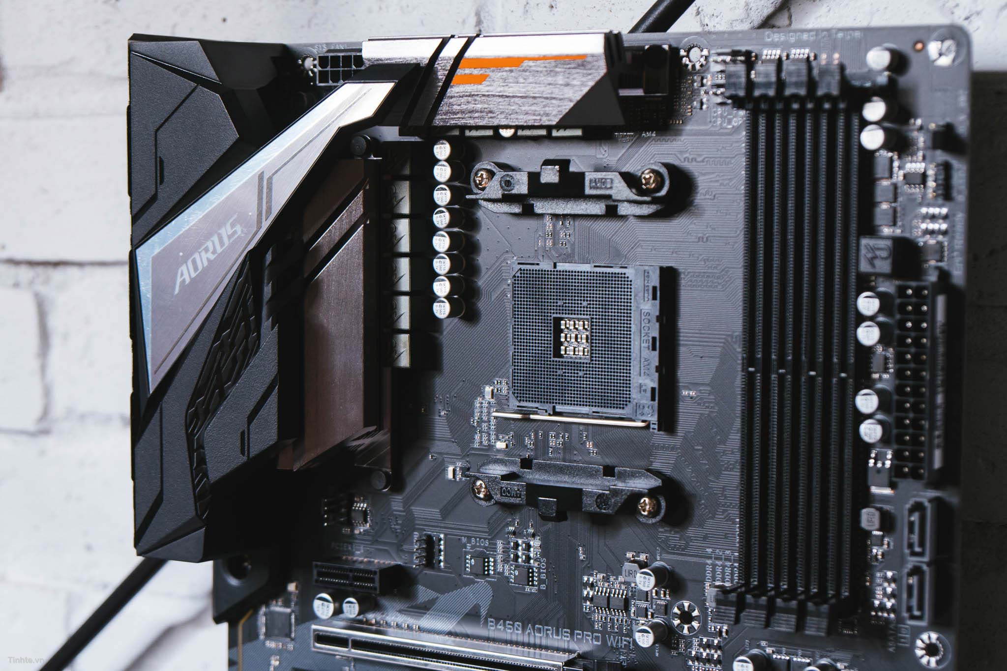 AORUS_B450_wifi-2.jpg