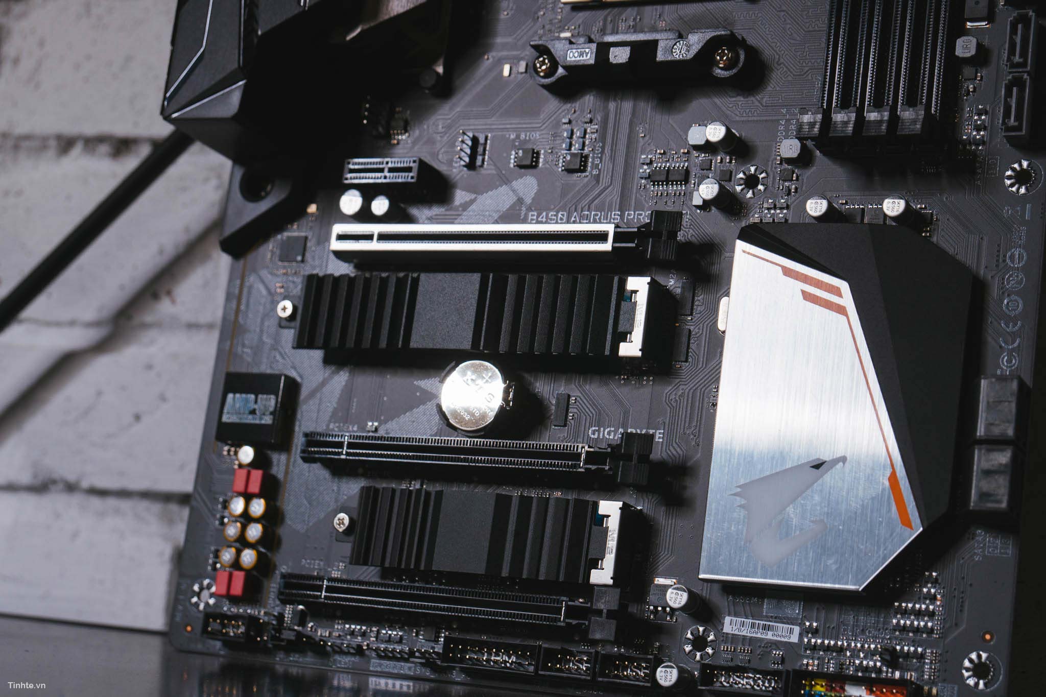 AORUS_B450_wifi-6.jpg