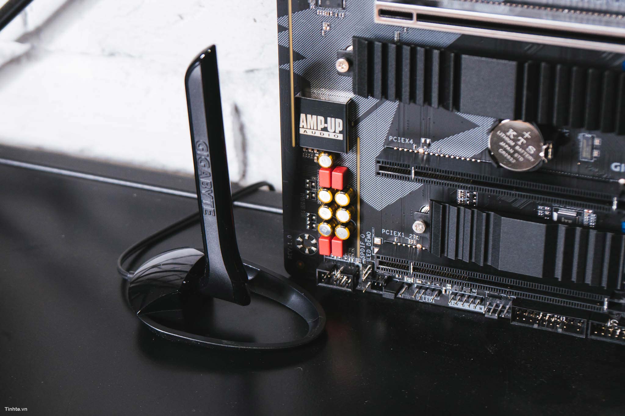 AORUS_B450_wifi-7.jpg