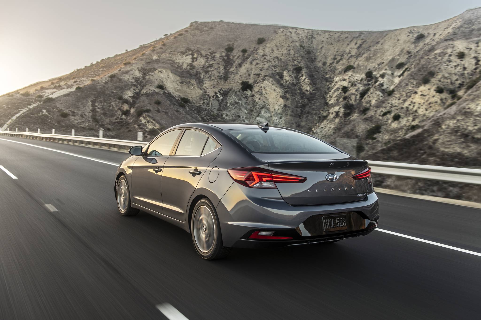 Hyundai_Elantra_2019_Xe_Tinhte_008.jpg