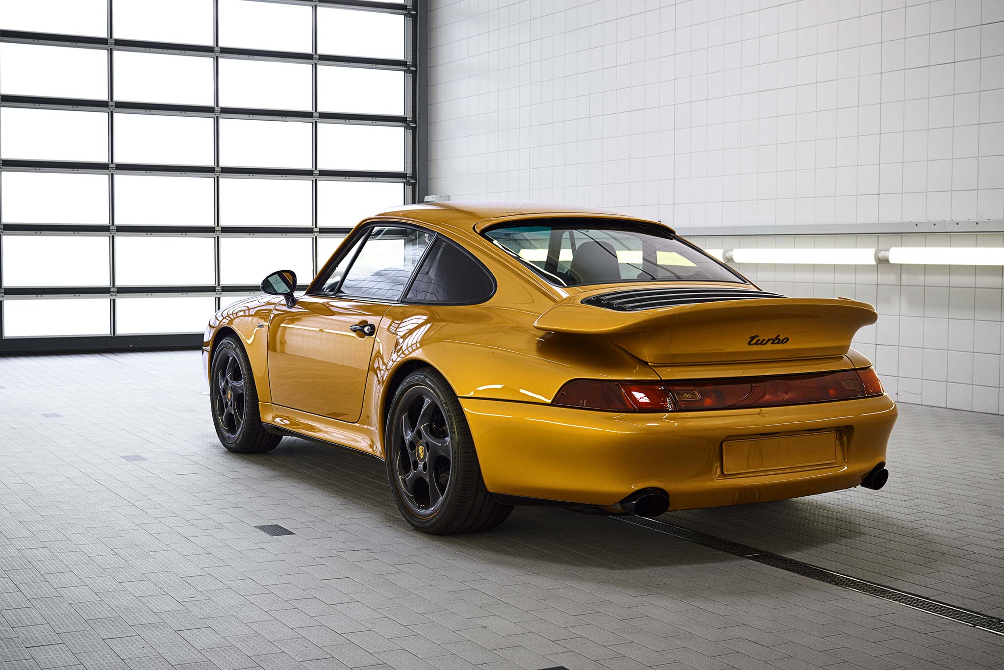 Porsche_Classic_911_turbo_993_tinhte_1.jpg