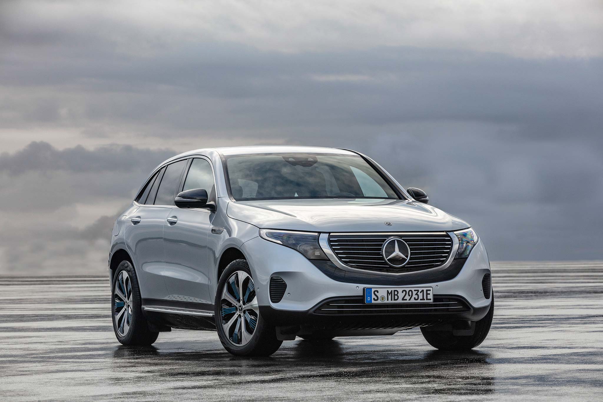 Mercedes_Benz_EQC_400_4MATIC_2019_tinhte_9.jpg