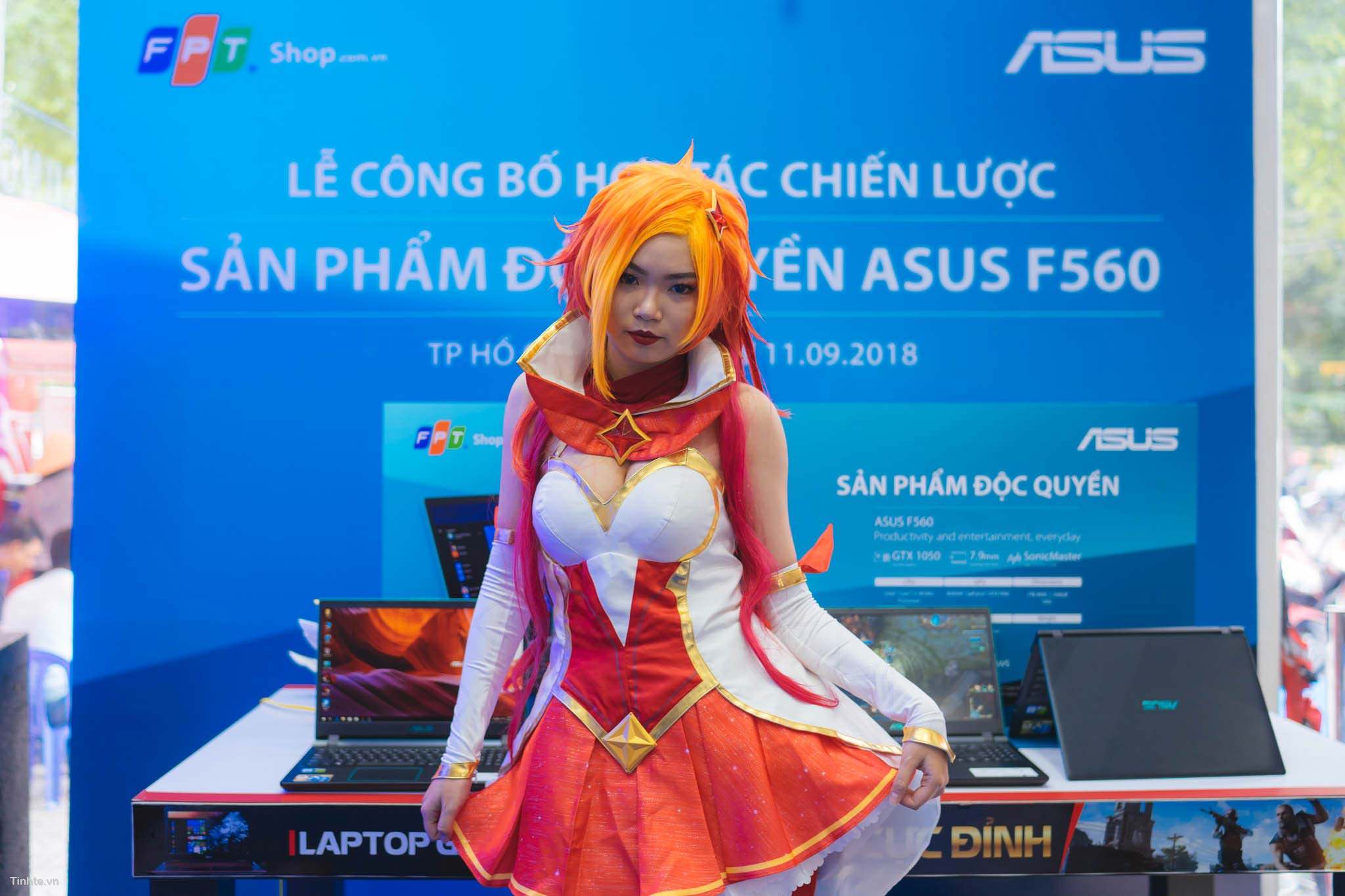 ASUS_F560-13.jpg