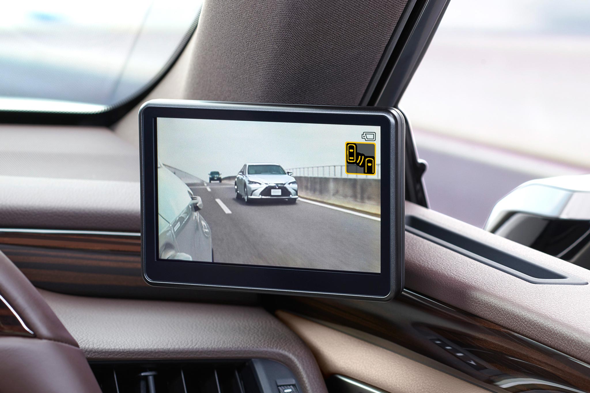 Lexus-Digital-Mirror_3.jpg
