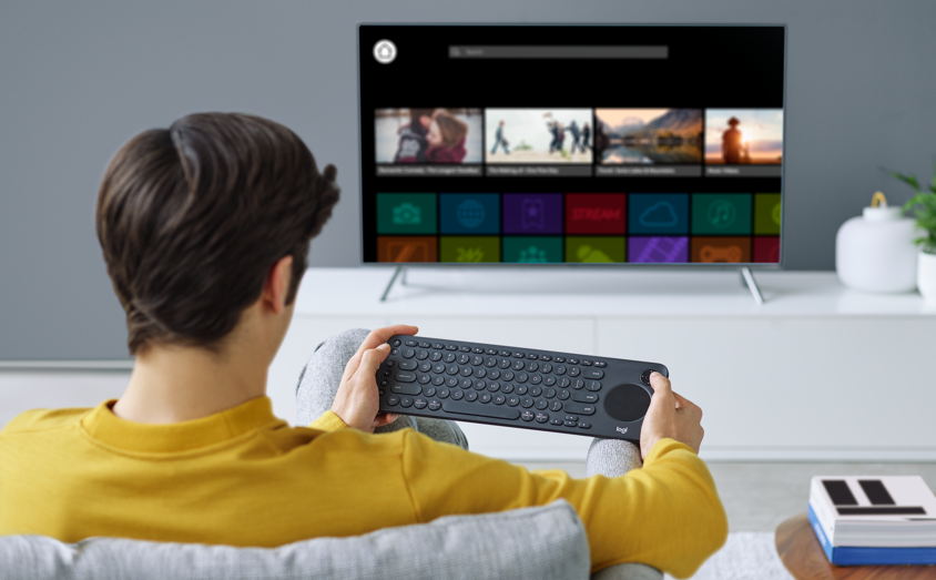 Logitech K600 TV Keyboard là bàn phím tiện ích và hữu ích cho các thiết bị TV của bạn. Xem hình ảnh để tìm hiểu cách đơn giản và tiện dụng để điều khiển TV, máy tính và các thiết bị di động từ một nơi duy nhất.
