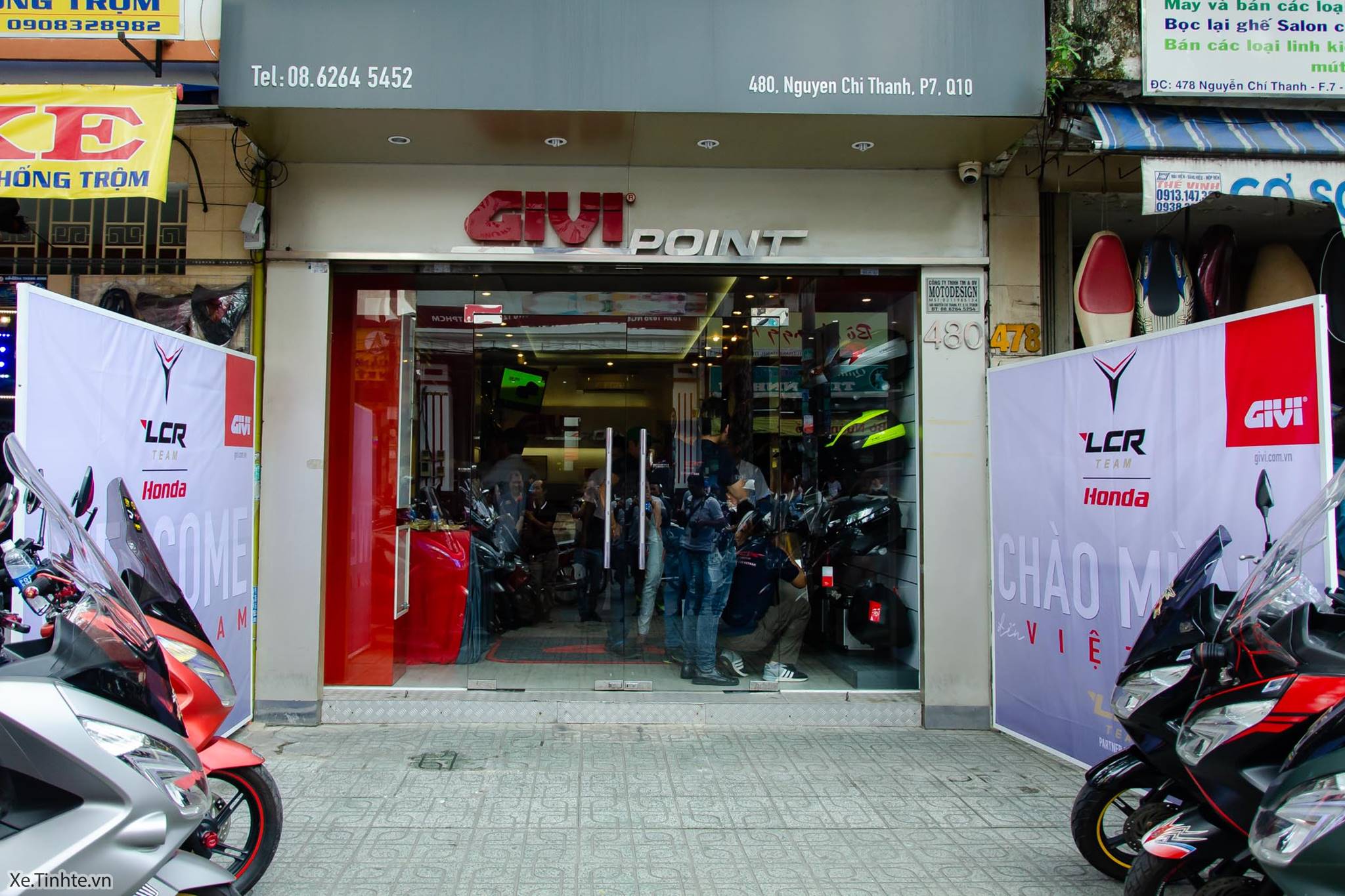 Givi_LCR_Team_MotoGP_Xe_Tinhte_002.jpg