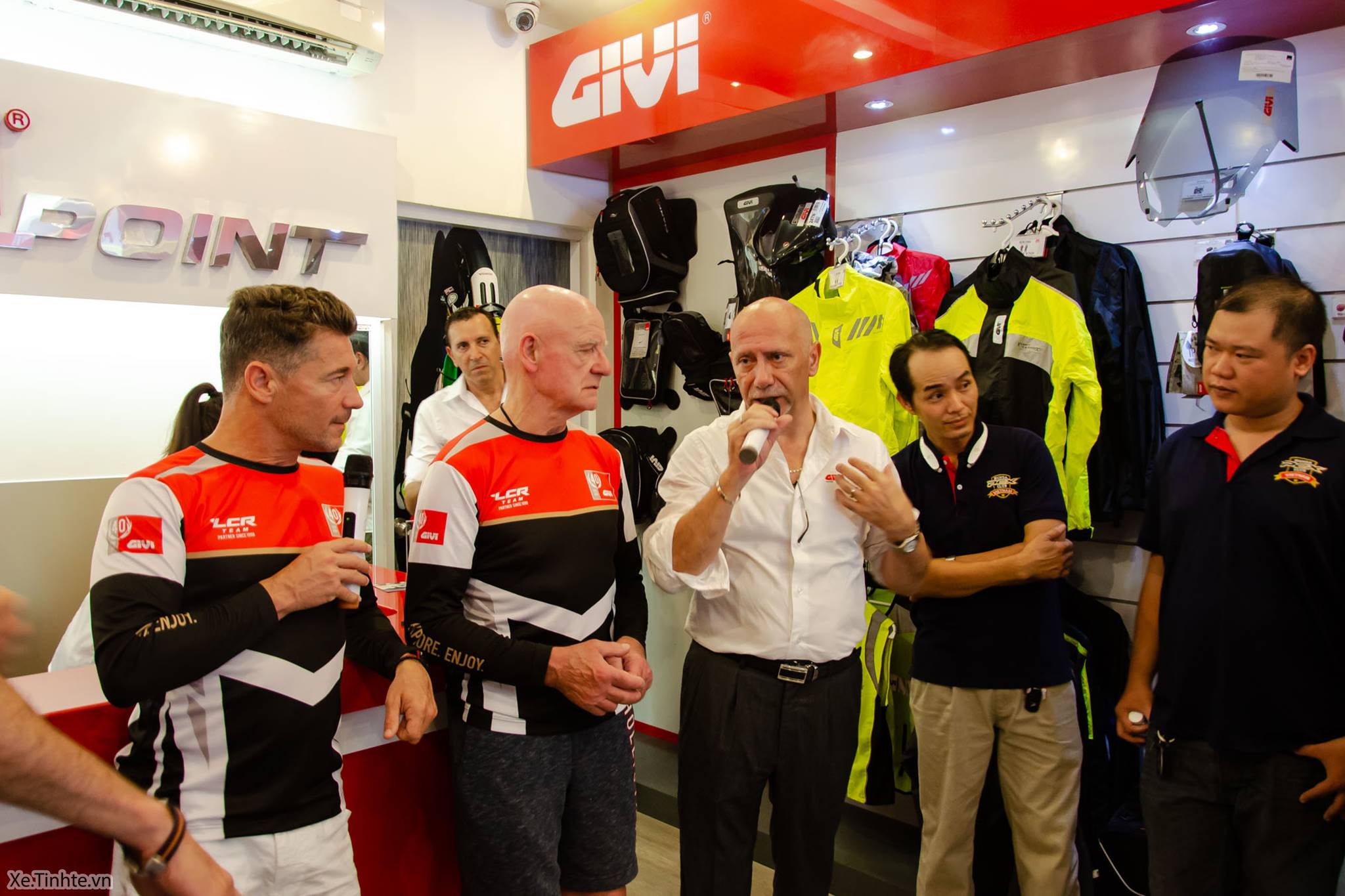 Givi_LCR_Team_MotoGP_Xe_Tinhte_014.jpg