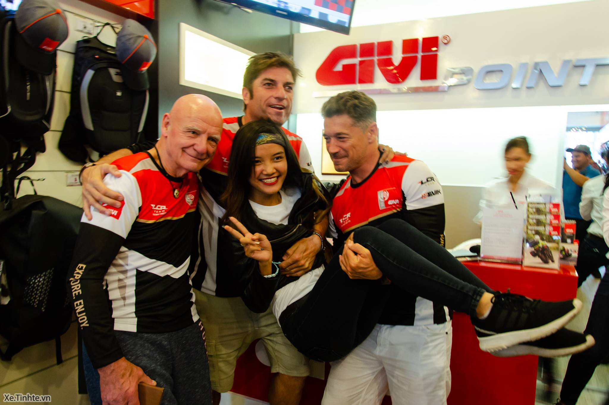 Givi_LCR_Team_MotoGP_Xe_Tinhte_022.jpg