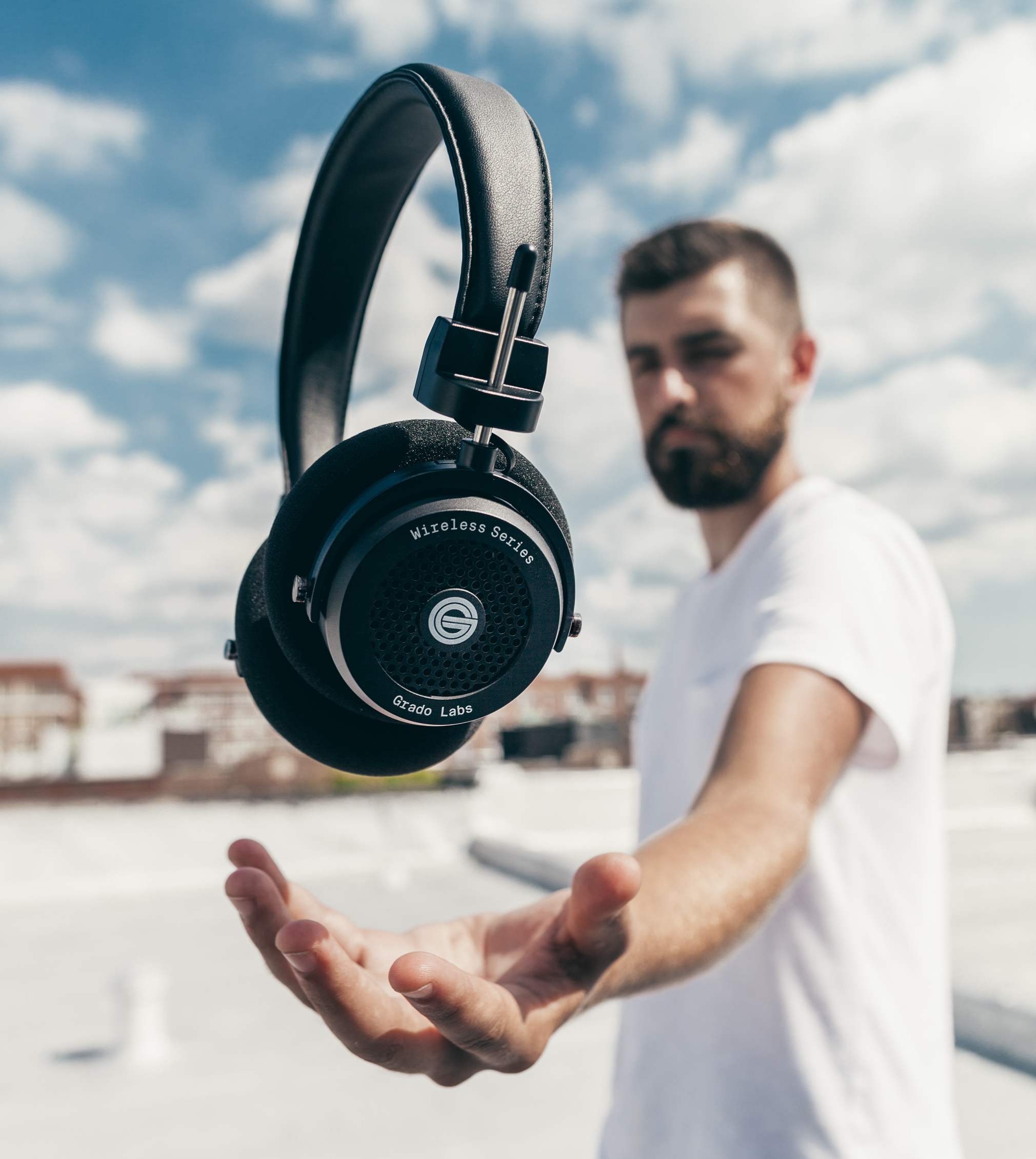 tinhte_Wireless_Grado_GW100_Headphones_by_Erick_Urgiles_8.jpg