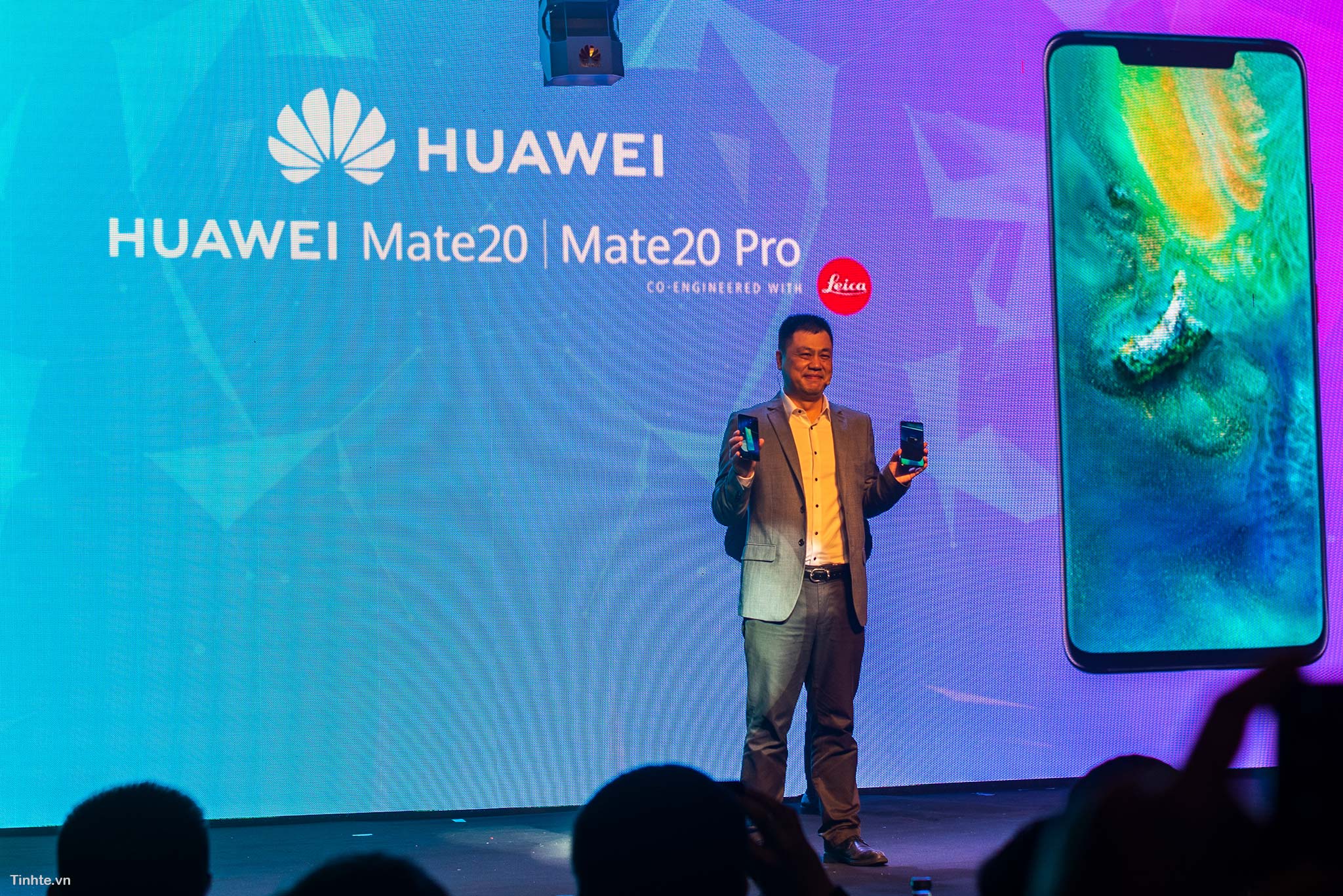 Huawei chính thức ra mắt Mate 20/Mate 20 Pro tại Việt Nam: giá 15,9 và 21,9  triệu, quà đến 10 triệu