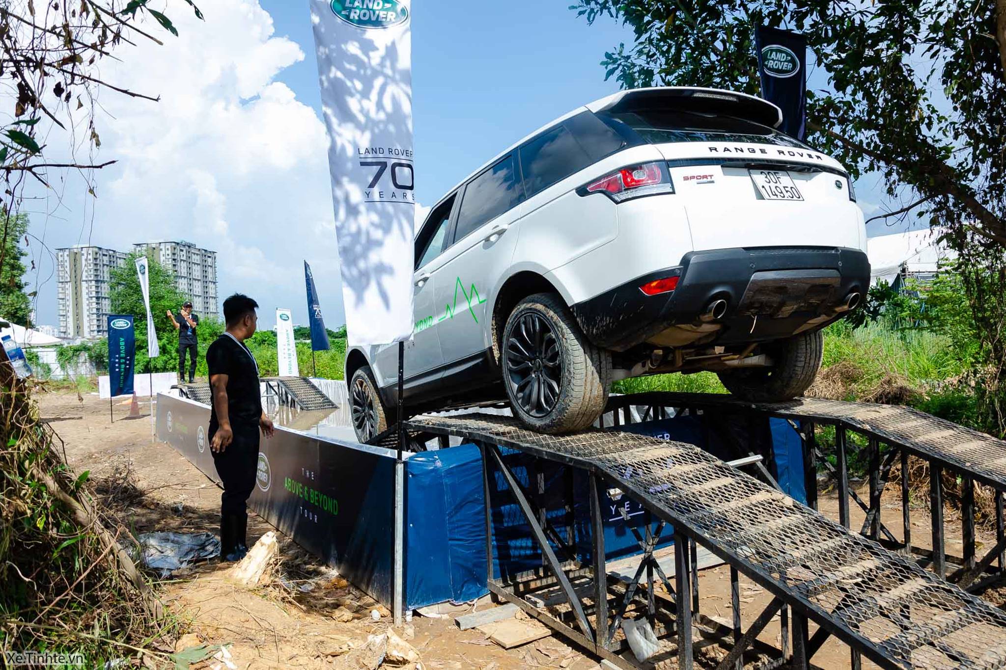 Land_Rover_Above_and_Beyond_Xe_Tinhte_009.jpg