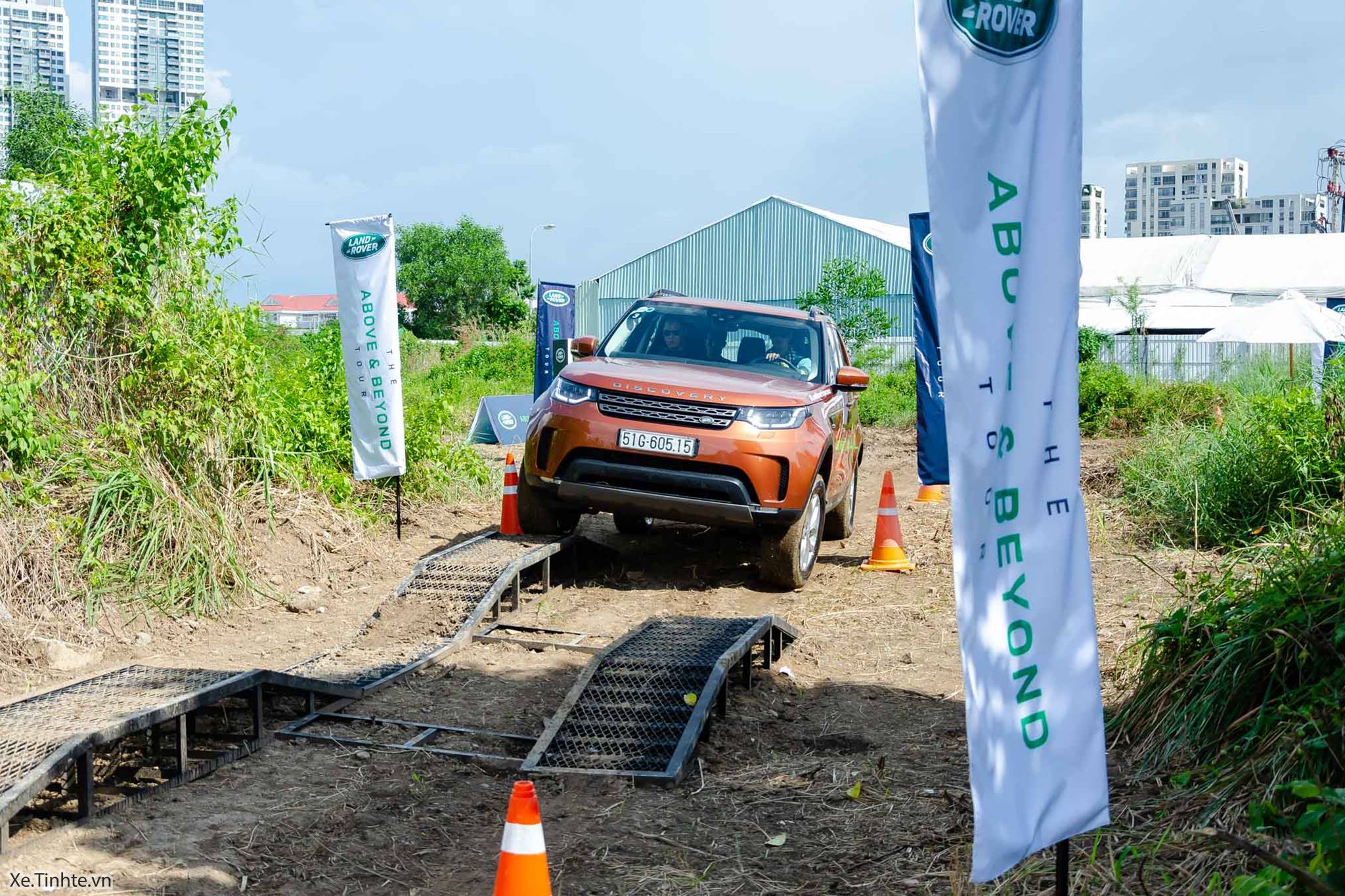 Land_Rover_Above_and_Beyond_Xe_Tinhte_017.jpg