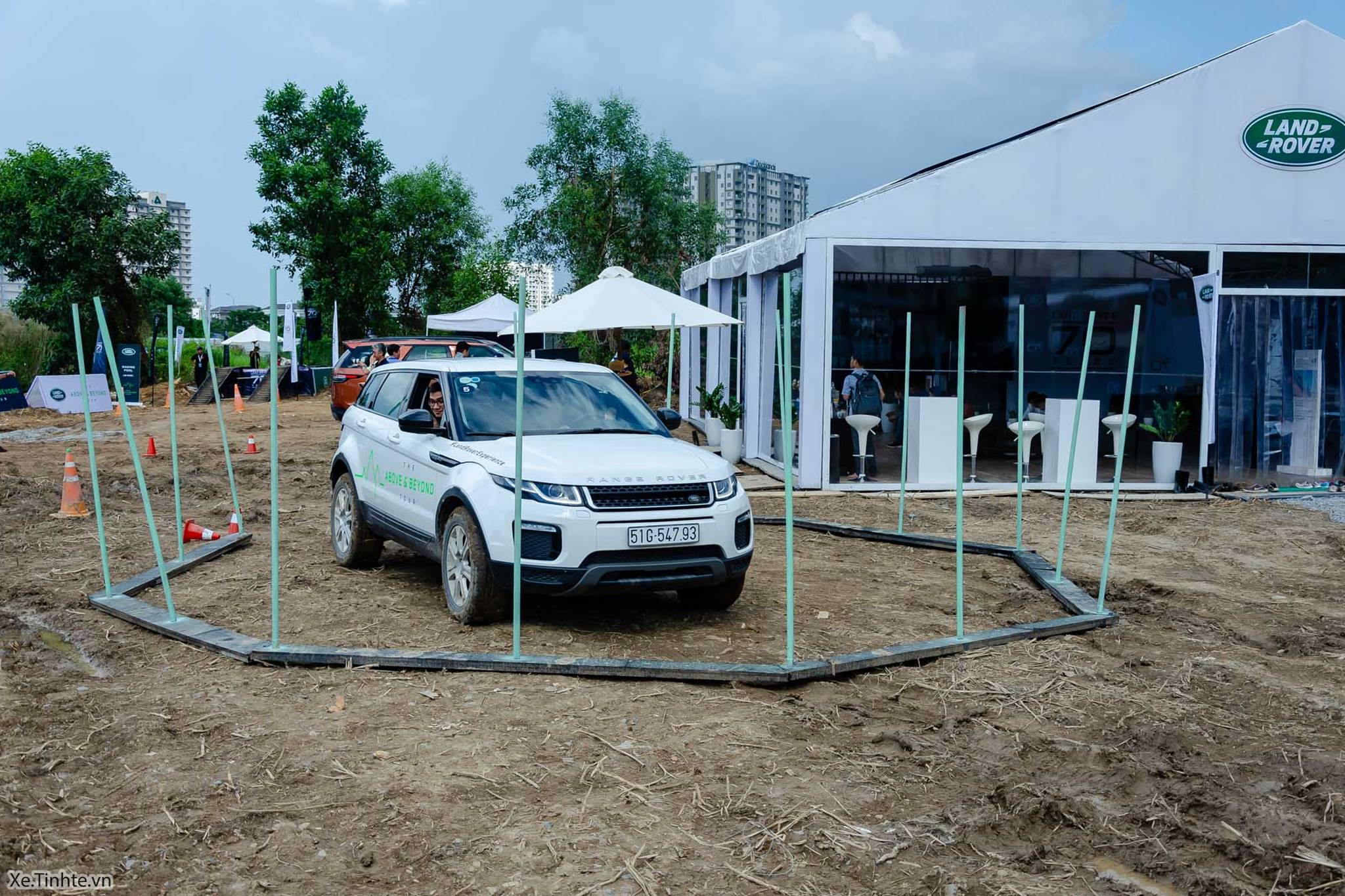 Land_Rover_Above_and_Beyond_Xe_Tinhte_024.jpg