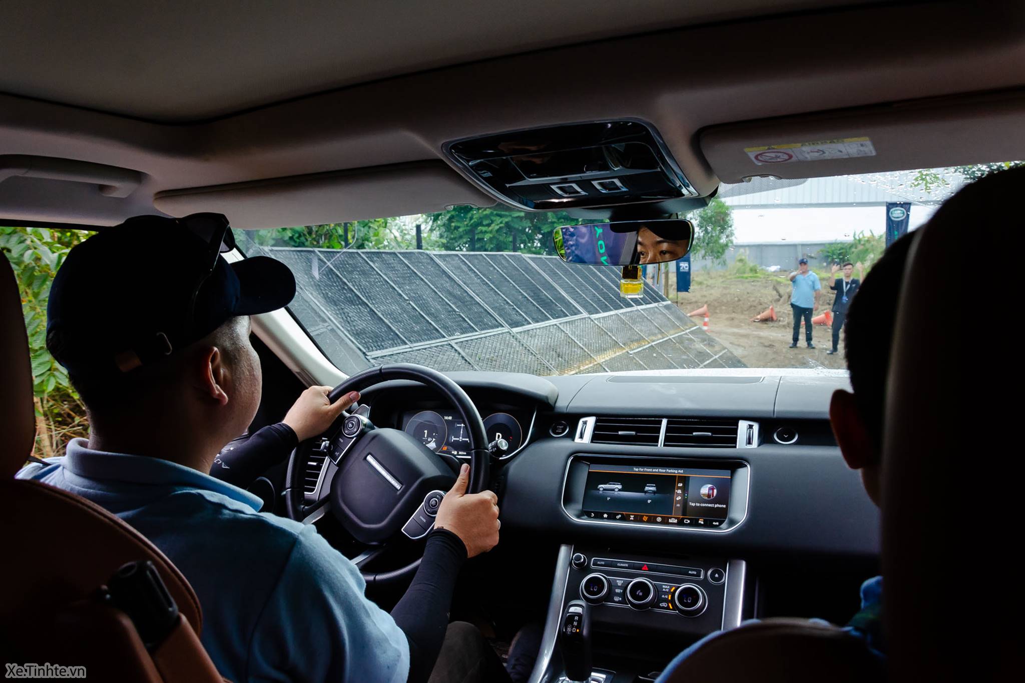 Land_Rover_Above_and_Beyond_Xe_Tinhte_027.jpg