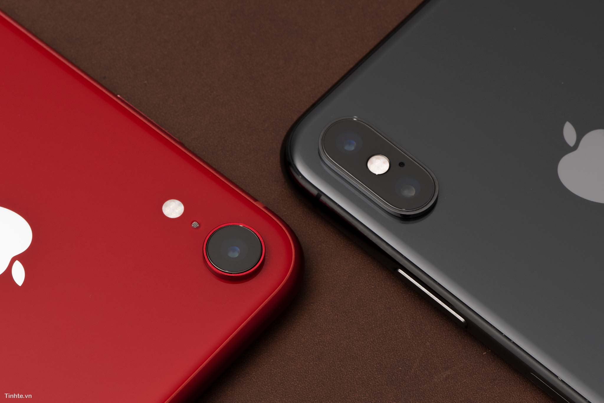 tinhte_tren_tay_iphone_xr_product_red_9.jpg