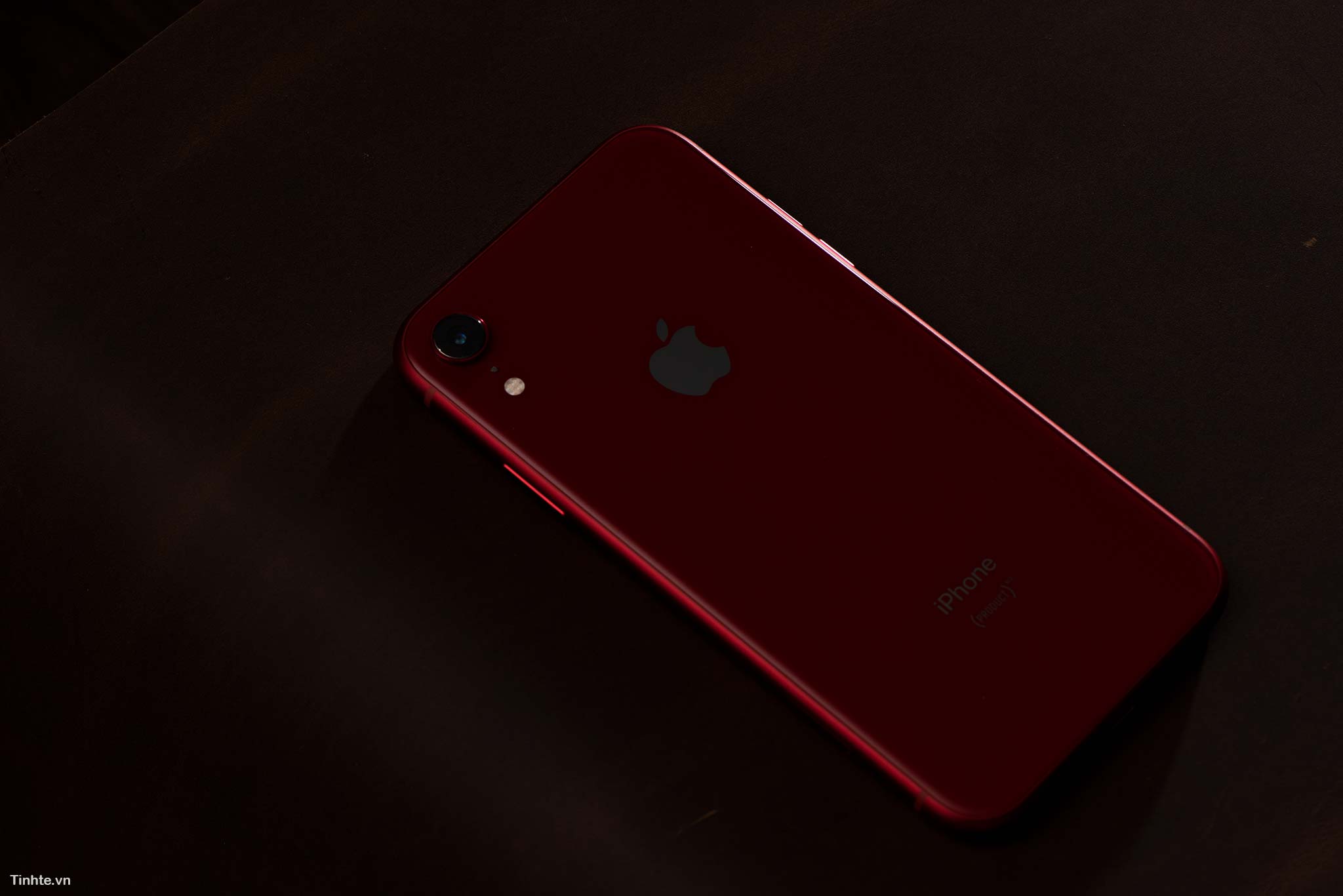 tinhte_tren_tay_iphone_xr_product_red_11.jpg