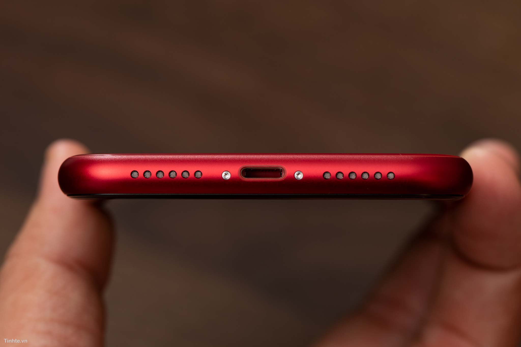 tinhte_tren_tay_iphone_xr_product_red_14.jpg