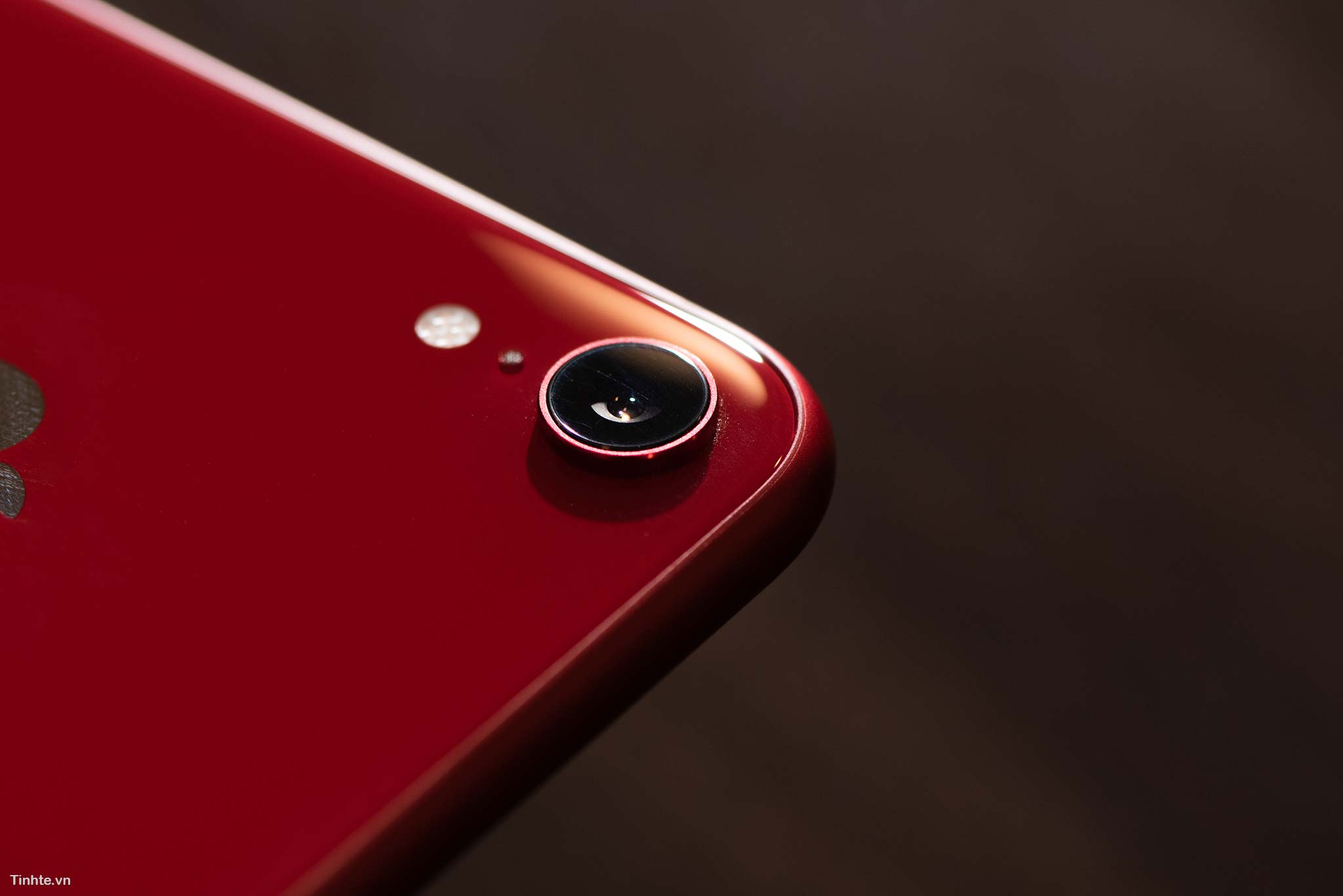 tinhte_tren_tay_iphone_xr_product_red_18.jpg