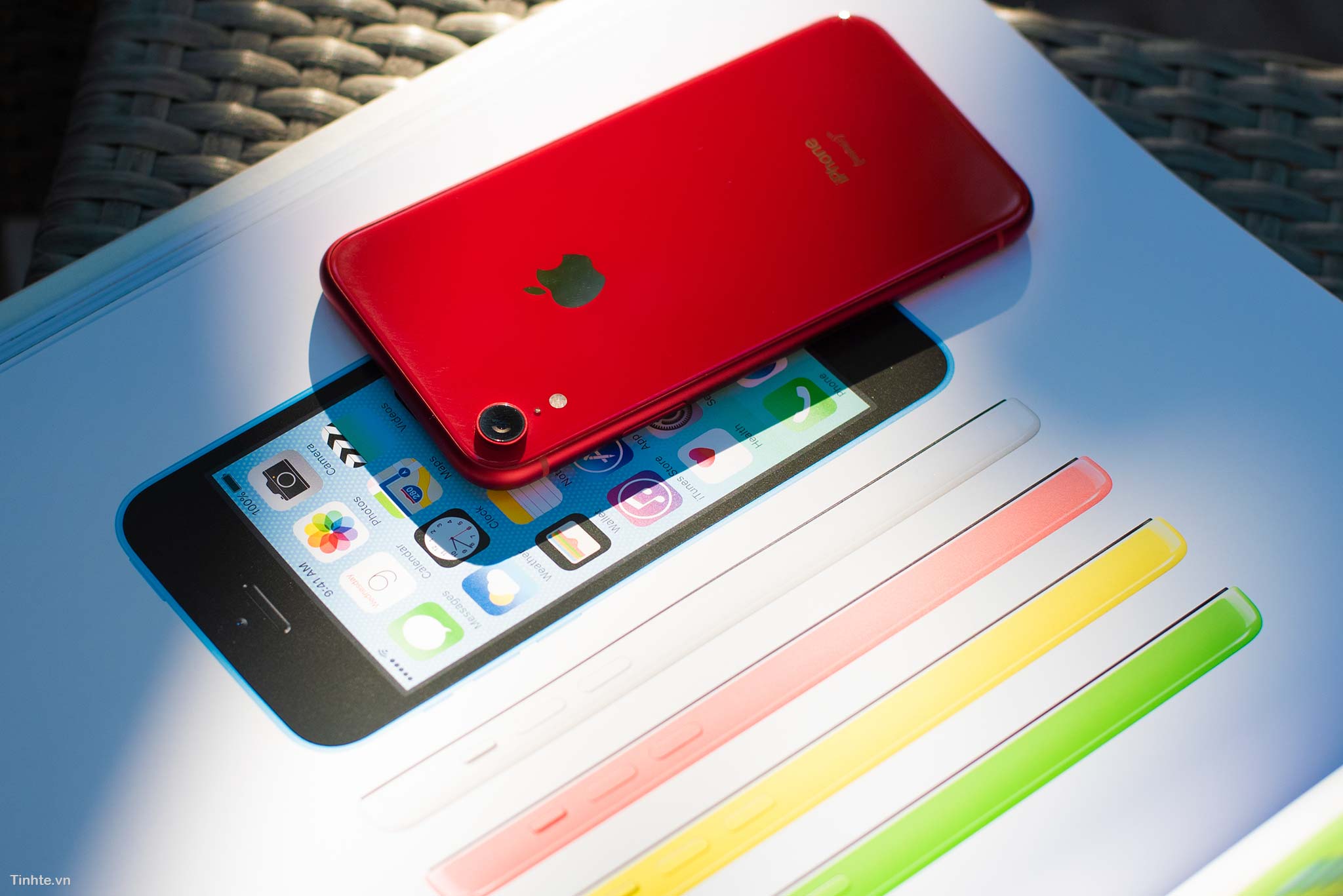 tinhte_tren_tay_iphone_xr_product_red_22.jpg