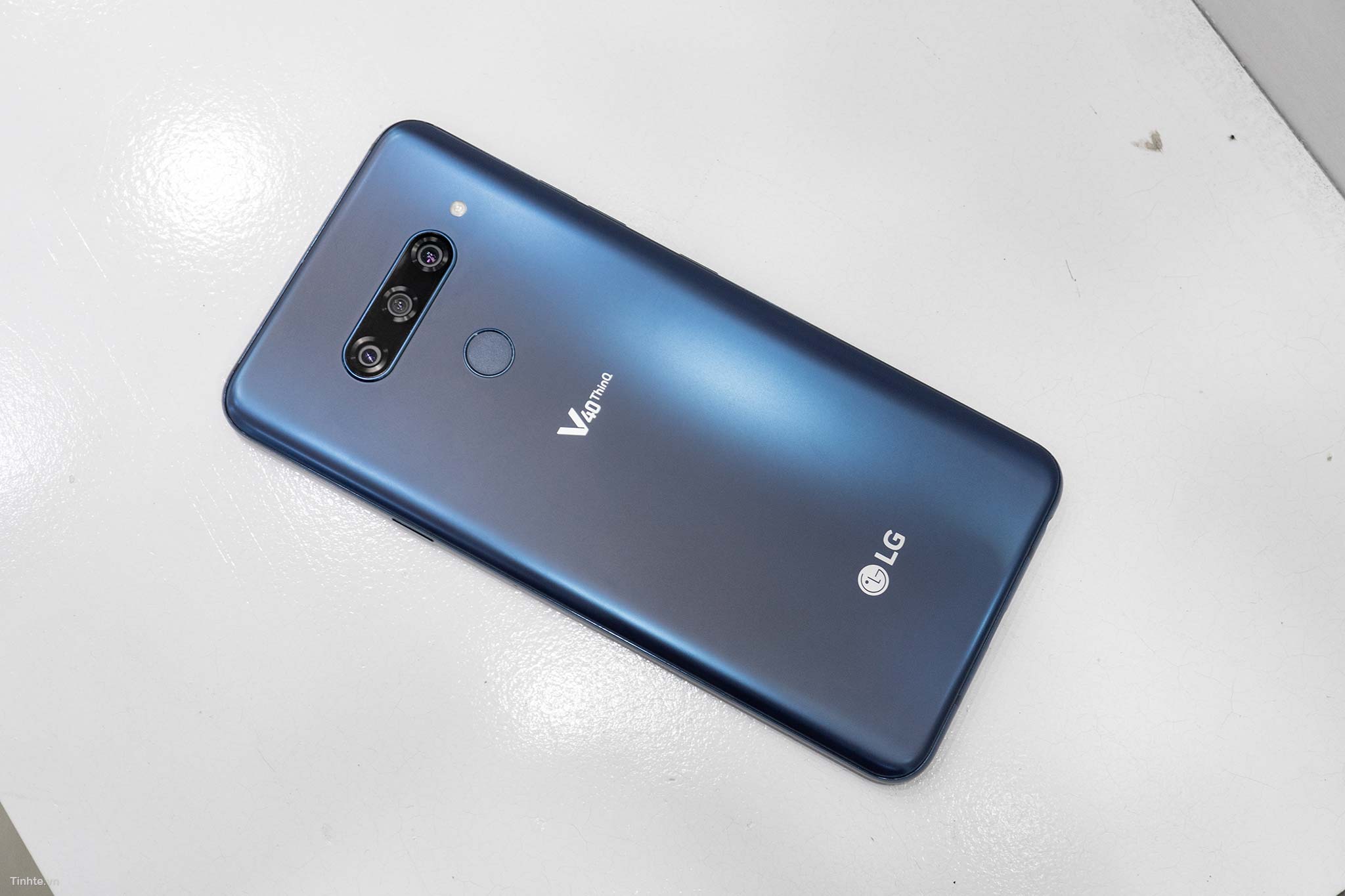 LG_V40ThinQ-10.jpg