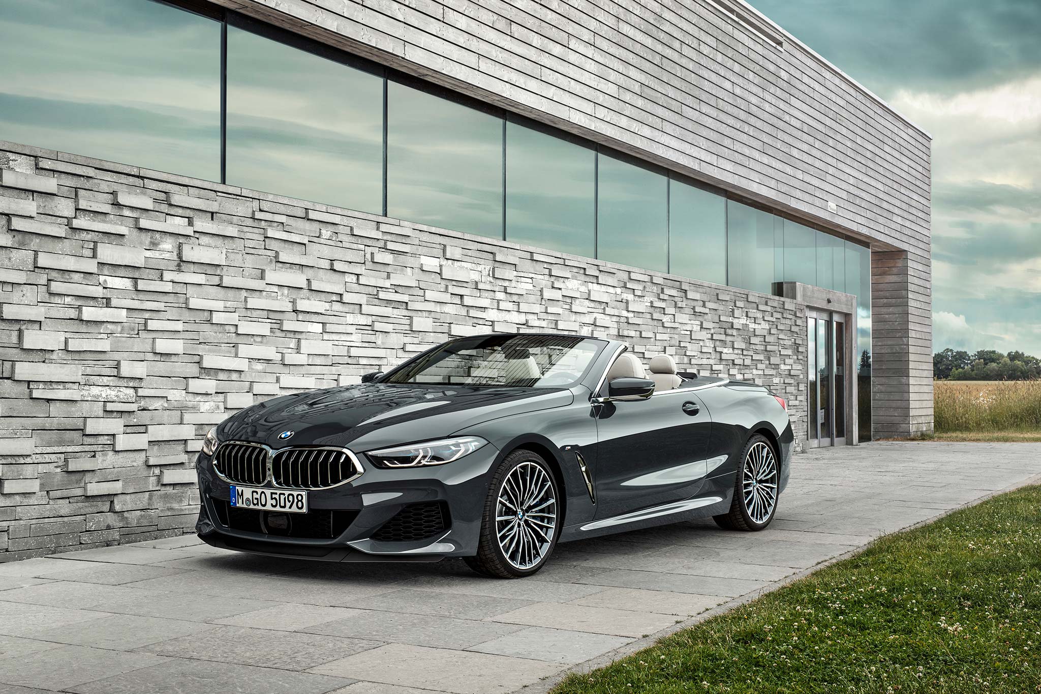 BMW_8-series_convertible_2019_tinhte_1.jpg