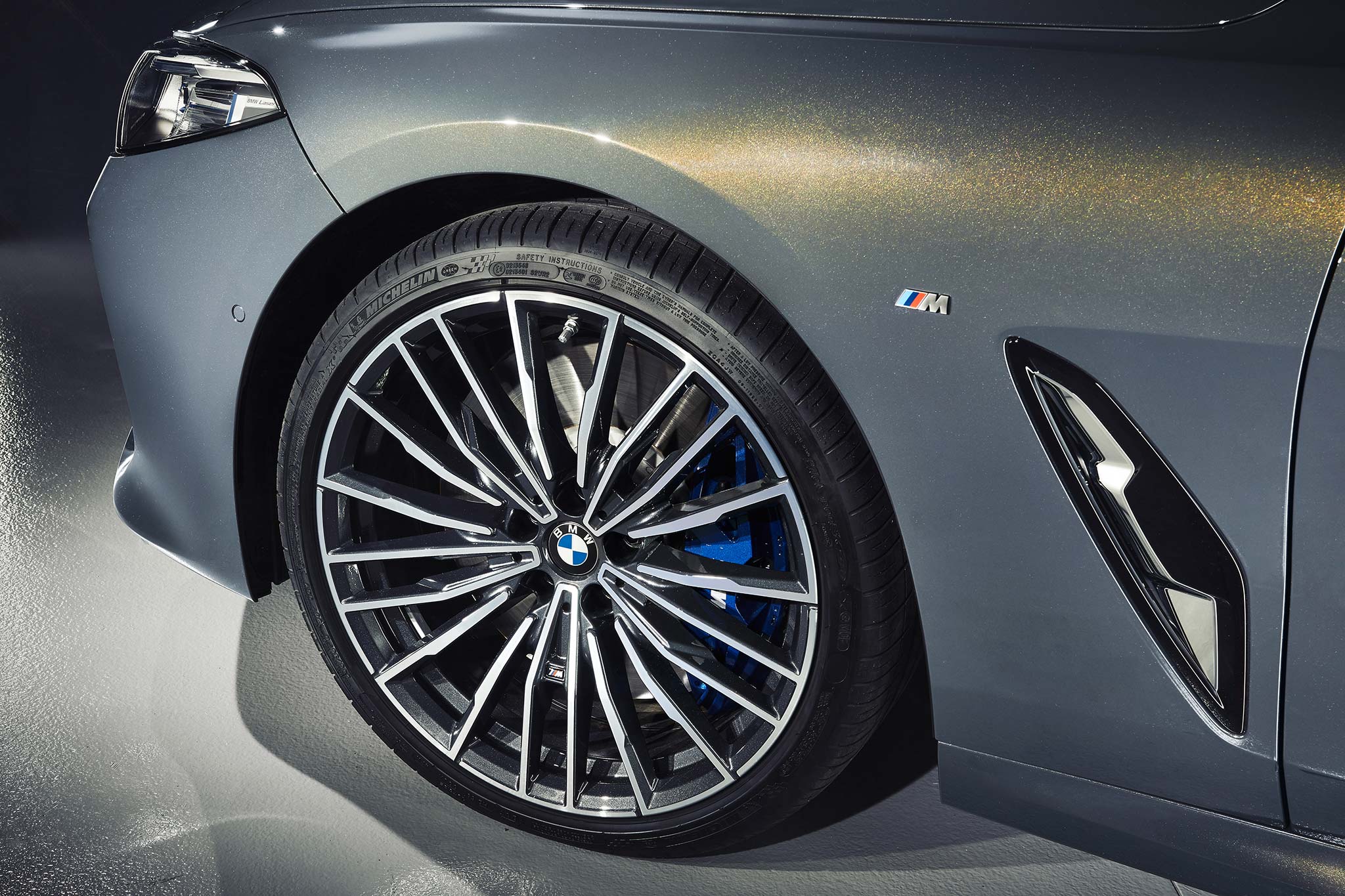 BMW_8-series_convertible_2019_tinhte_13.jpg